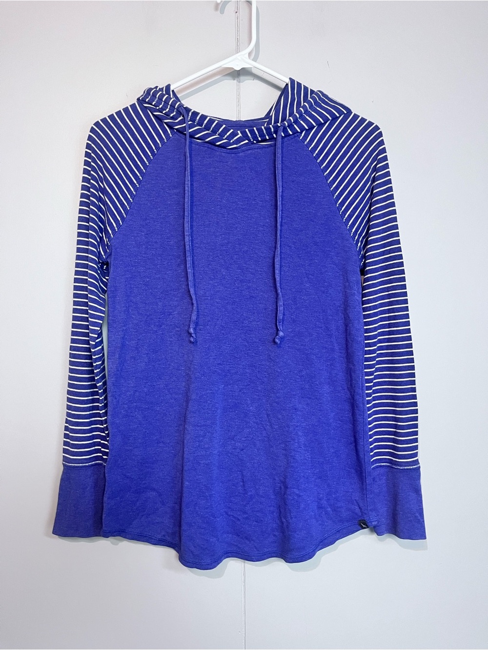 Eddie Bauer Women’s Striped Pullover Hoodie – Medium